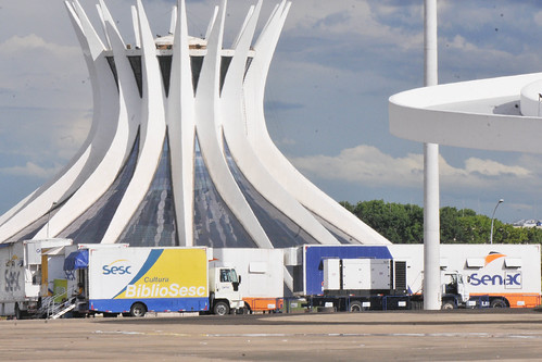 Carretas do SESC e SENAC para o Brasília iluminada.