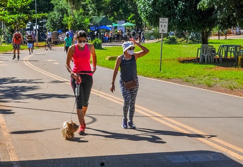 Brasiliense aproveita domingo de sol para curtir o Parque da Cidade