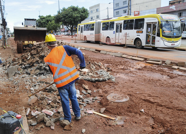 Avenida do Paranoá começa a ganhar novas calçadas