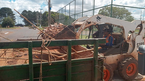 Recolhimento de entulhos no Itapoã beneficia 3 mil moradores