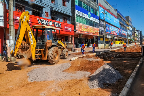 Obras continuam a todo o vapor, mesmo no feriado