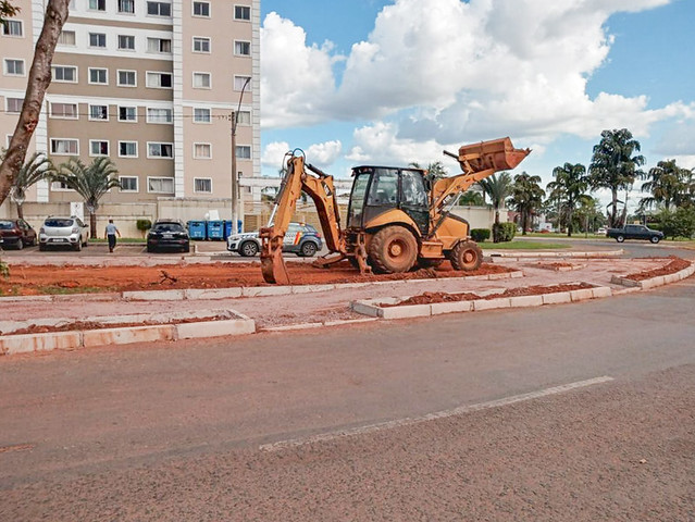 GDF atende pedido da comunidade e constrói calçada em Taguatinga