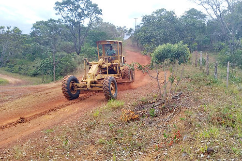 GDF Presente recupera estrada de terra no Núcleo Rural Tororó