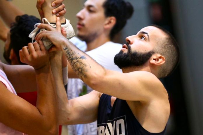 Willy Dirita, atleta de cheerleading e participante dos Universitários Brasileiros (JUBs).