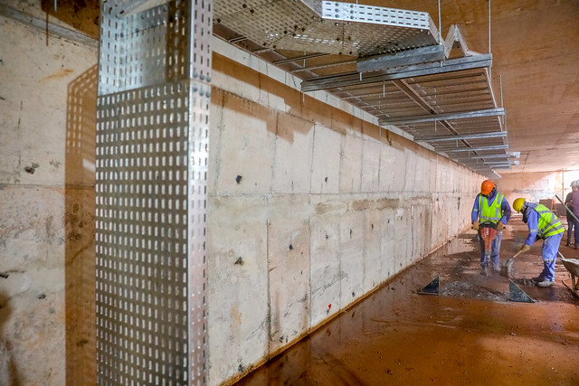 Sala técnica do túnel é preparada para receber quadros de energia