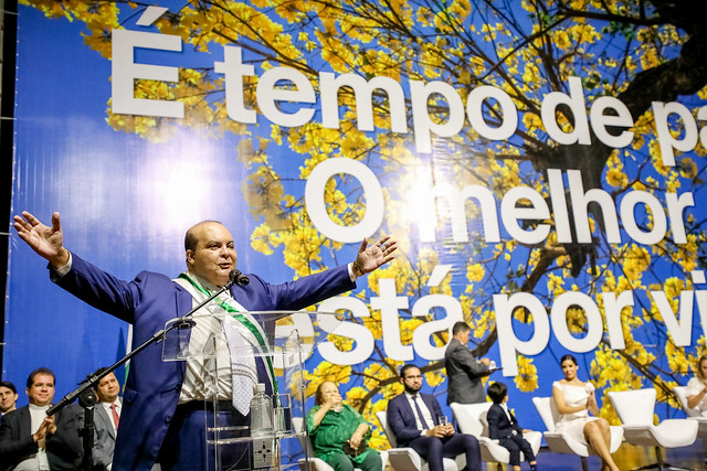 Secretários tomam posse no centro de convenções