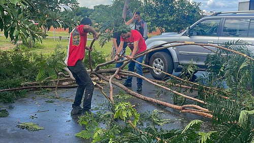 Mutirão trabalha para amenizar impactos da chuva no Riacho Fundo II