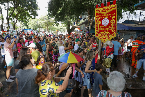 Vassourinhas de Brasília leva cultura nordestina à W3 Sul