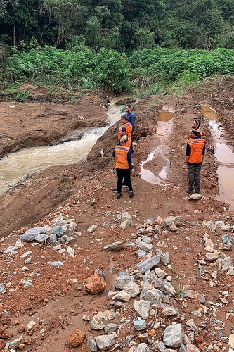 Governo recupera vias urbanas e rurais em Brazlândia após fortes chuvas