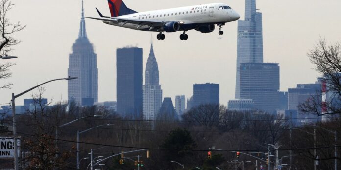 2023-01-11t202144z_1_lynxmpej0a0vs_rtroptp_4_faa-notam-flights-new-york.jpg