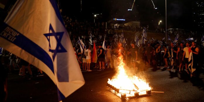 2023-07-27t115827z_1_lynxmpej6q0j8_rtroptp_4_israel-politics-judiciary-protests.jpg