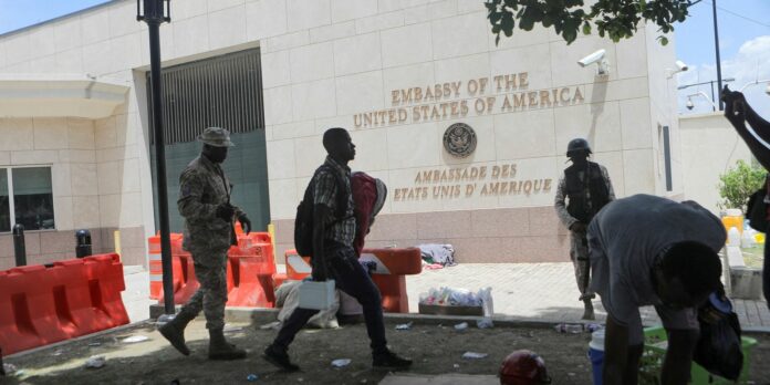 2023-07-28t120355z_1_lynxmpej6r0i8_rtroptp_4_haiti-eua-funcionarios-saiam.jpg