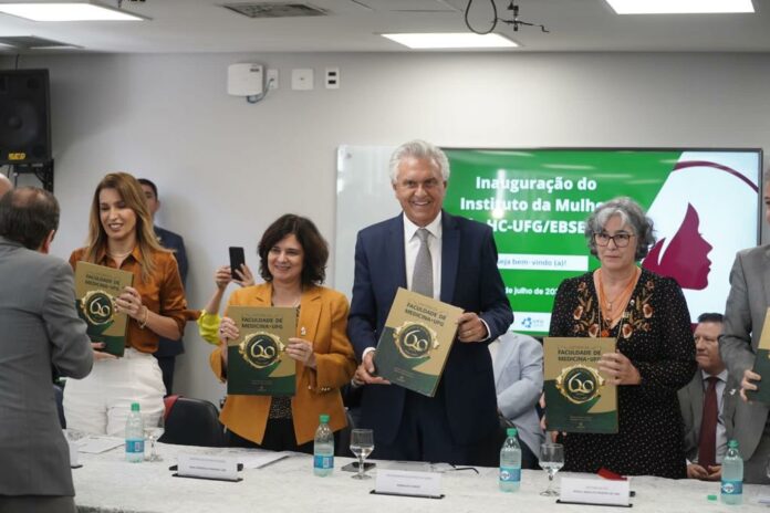 Ministra_Saude_Caiado.jpg