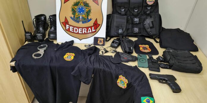 equipamentos_de_falso_policial_feeral_160823.jpg