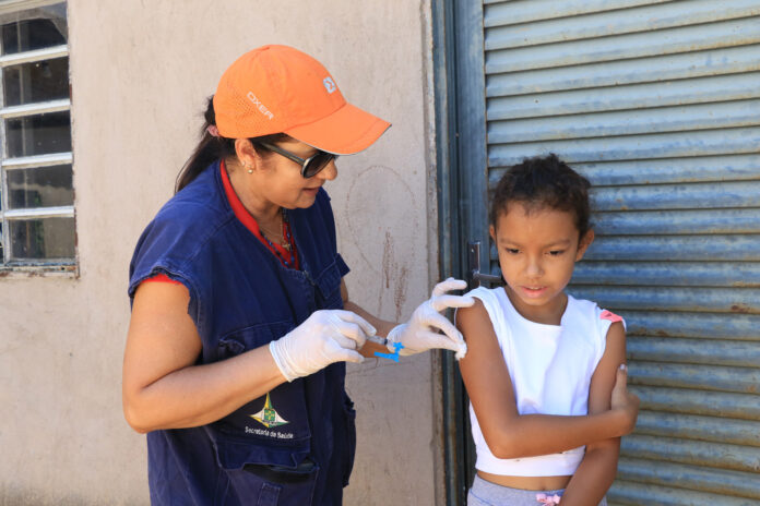 04.11.2023_-_Bianca_Souza_-_Vacinação_Volante_em_Samambaia_-_Foto_Sandro_Araújo_(16) (1)