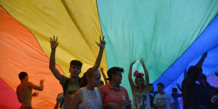 929038-parada-gay_5.jpg