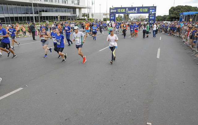 51ª Corrida de Reis reúne 10 mil corredores no coração de Brasília