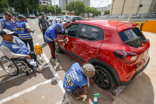 26/03/2024 - Ação promove qualificação profissional de lavadores de carros do SCS