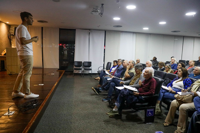 06/06/2024 - Idosos participam de oficina de redação na Biblioteca Nacional de Brasília