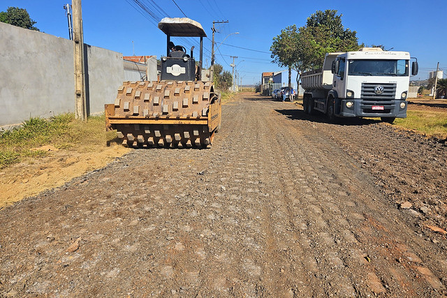 17/08/2024 - Sustentável e econômico, material fresado aumenta trafegabilidade de estradas vicinais