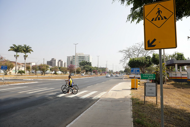 14/09/2024 - Obras na Avenida Contorno levam mais conforto e segurança aos moradores do Guará