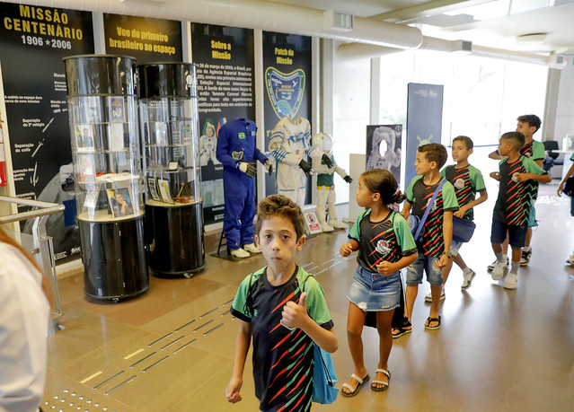 11/10/2024 - Visita de crianças de escolas públicas integra comemoração dos 50 anos do Planetário