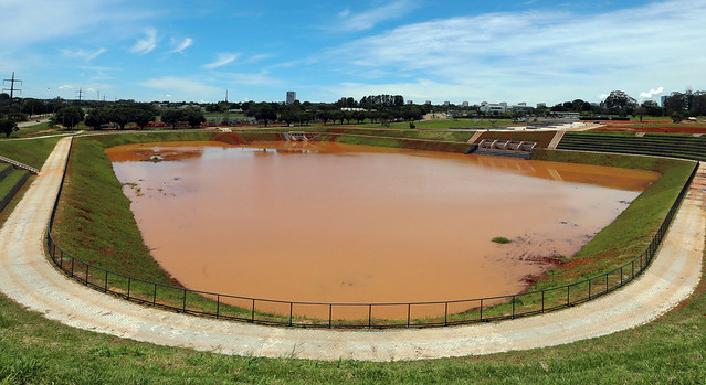 23/01/2025 - Bacia do Drenar DF enche pela primeira vez