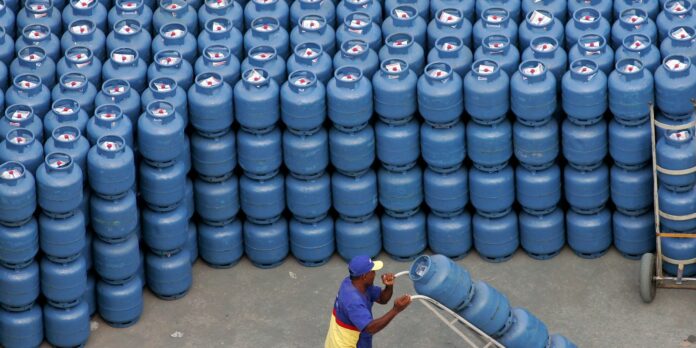 2020-04-08t210356z_1_lynxnpeg370nq_rtroptp_4_energy-bolivia-brazil.jpg